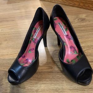 Delicious Peep Toe Pumps